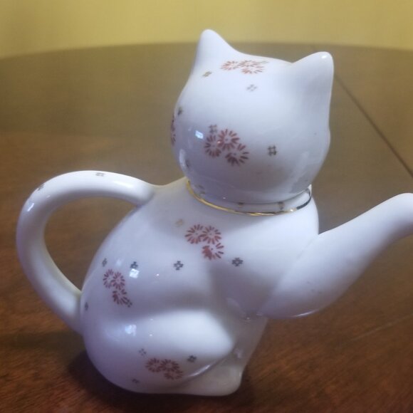 Vintage TEAPOT LUCKY KITTY porcelain white w flowers - Picture 7 of 8